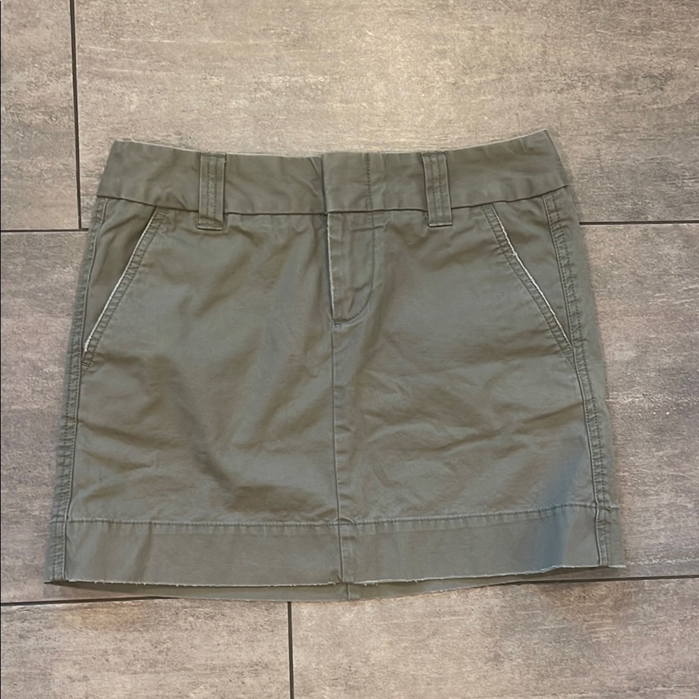 GAP favorite chino mini skirt, khaki green, size 0